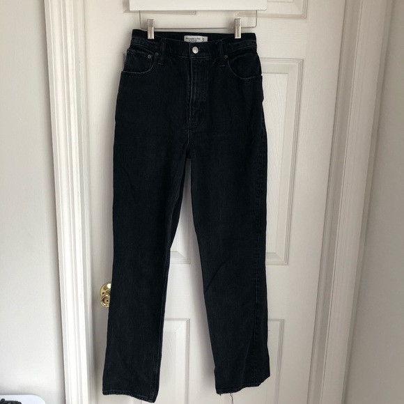 Abercrombie & Fitch Denim - Abercrombie & Fitch Ultra High Rise 90s Straight Jeans Curve Love Black Wash